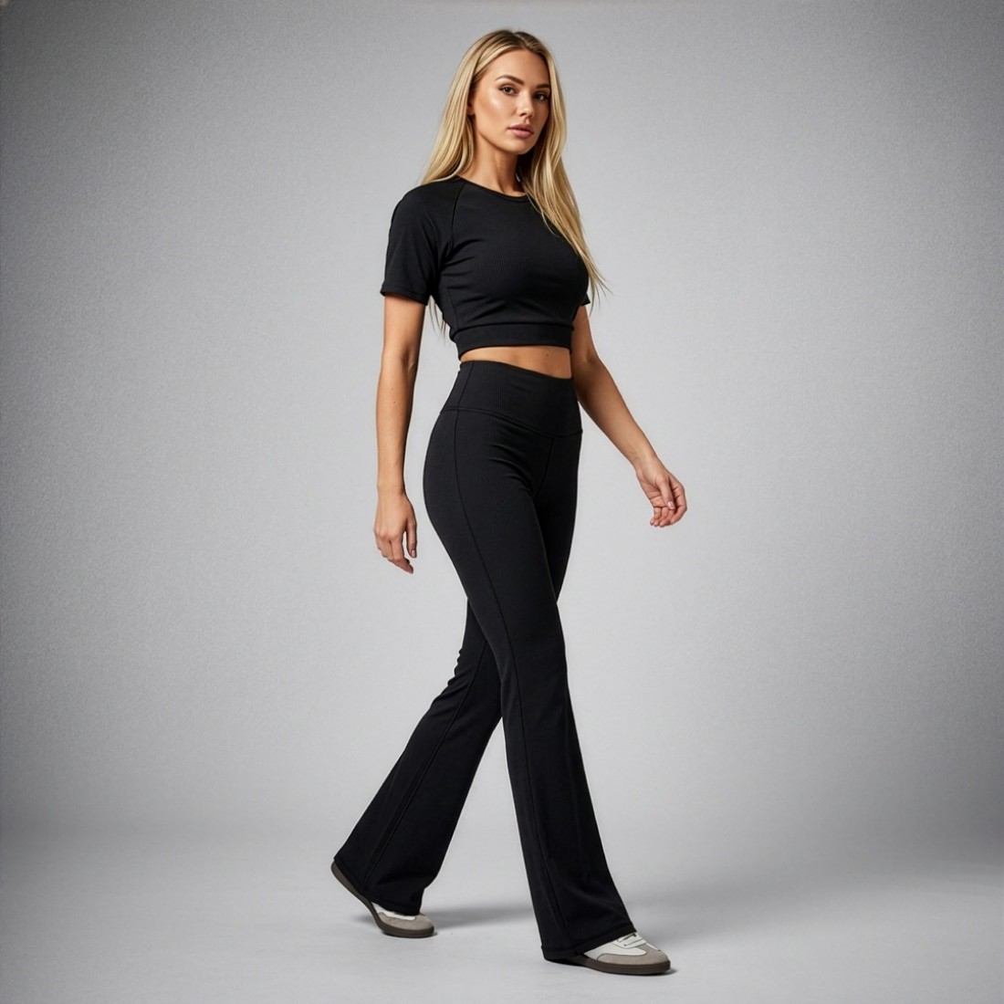 Kadın Siyah Yoga & Fitness Takım Üst Tayt Set Kadın Siyah Yoga & Fitness Takım Üst Tayt Set